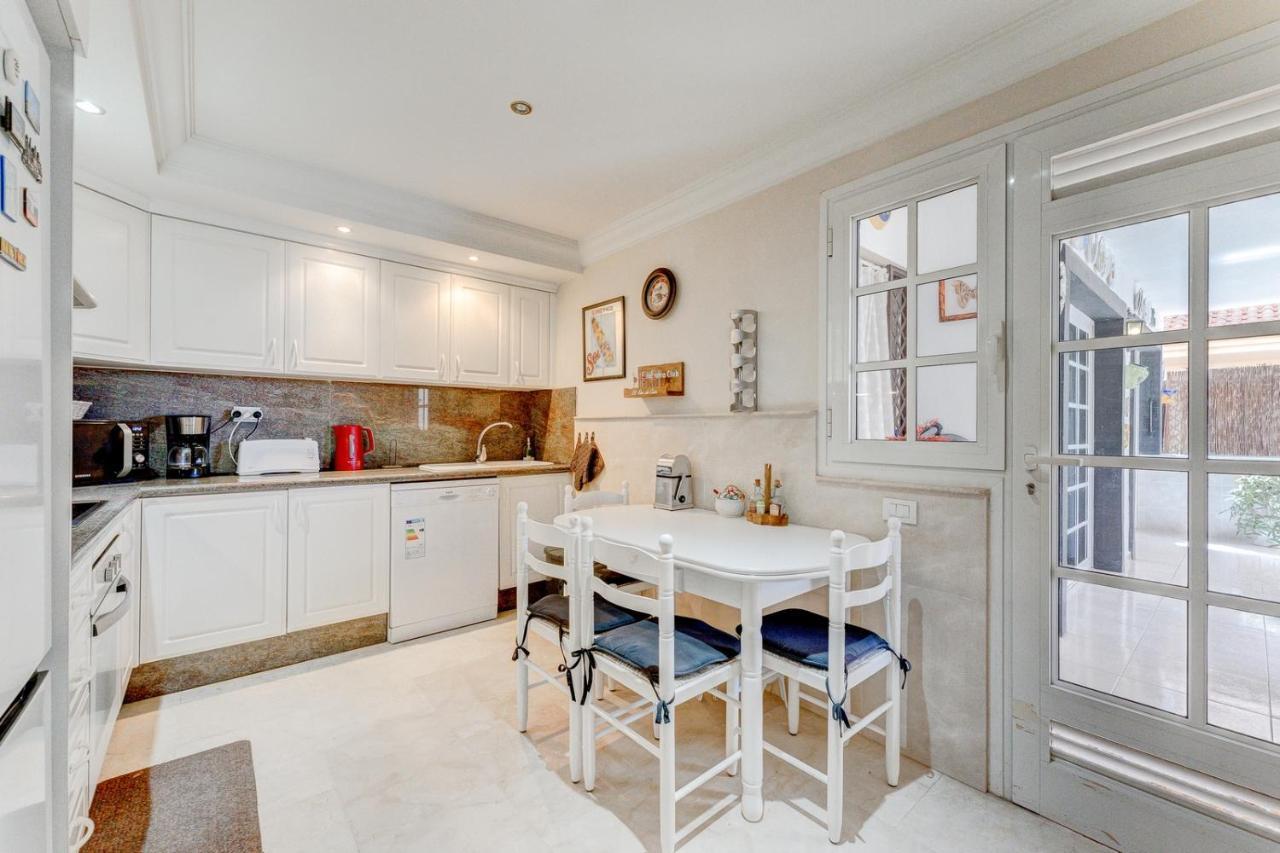 Beautiful Apartment In Terrazas Del Duque I アデヘ エクステリア 写真